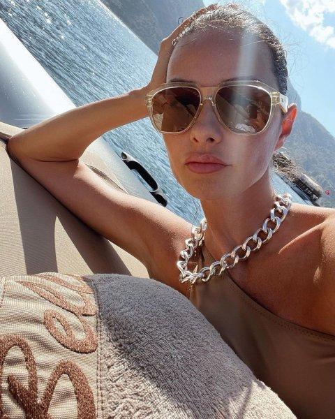 Yasemin Özilhan'ın sosyal medyayı sallayan pozları