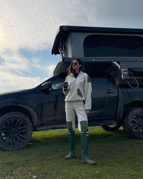 Yasemin Özilhan'ın sosyal medyayı sallayan pozları