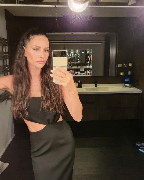 Yasemin Özilhan'ın sosyal medyayı sallayan pozları