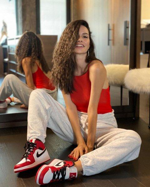 Yasemin Özilhan'ın sosyal medyayı sallayan pozları