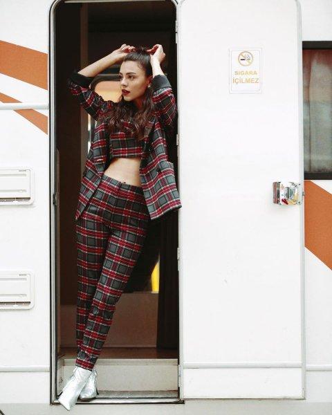 Soyadıyla ilgili açıklamalar yapan Aslıhan Malbora'nın fotoğrafları