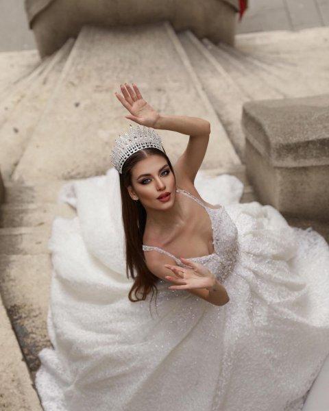 The Queen of Eurasia Güzellik Yarışması'nın birincisi Moujan Rajaei oldu