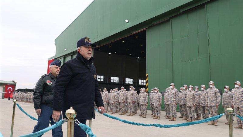 Bakan Hulusi Akar'dan 14. İnsansız Uçak Sistemleri Üs Komutanlığı'na ziyaret