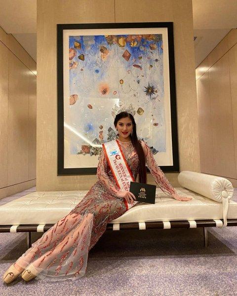 The Queen of Eurasia Güzellik Yarışması'nın birincisi Moujan Rajaei oldu