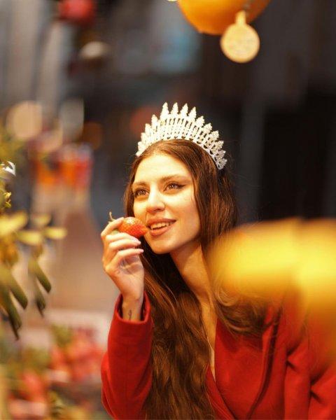 The Queen of Eurasia Güzellik Yarışması'nın birincisi Moujan Rajaei oldu