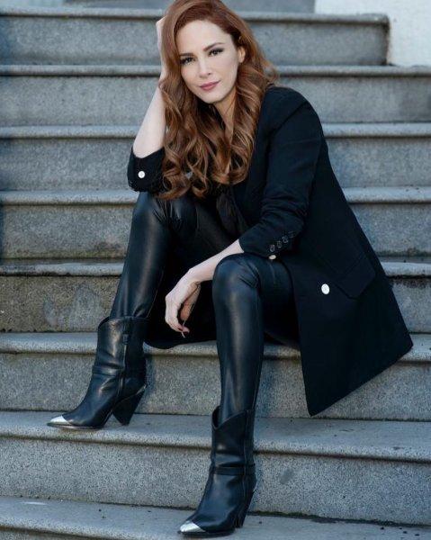 Mine Tugay nefes kesen kareleriyle dikkat çekiyor