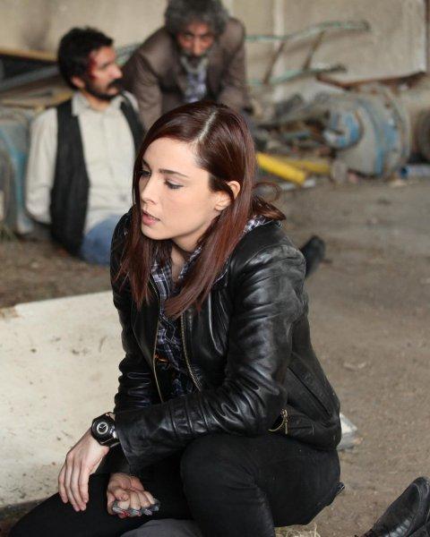 Mine Tugay nefes kesen kareleriyle dikkat çekiyor