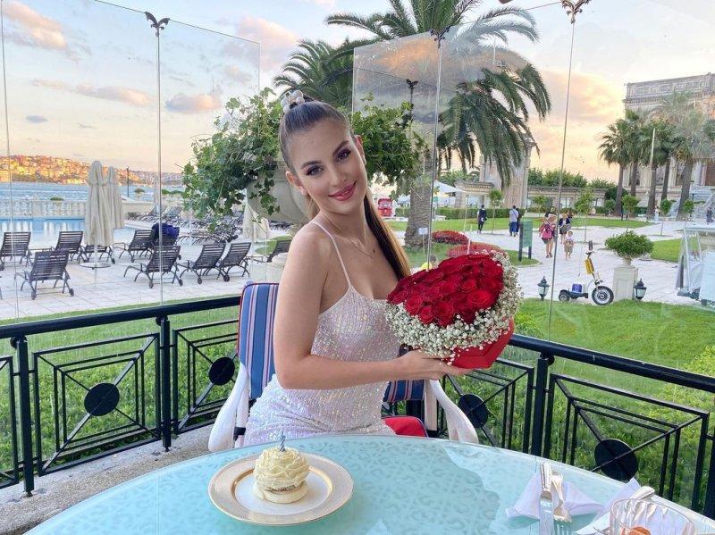 The Queen of Eurasia Güzellik Yarışması'nın birincisi Moujan Rajaei oldu