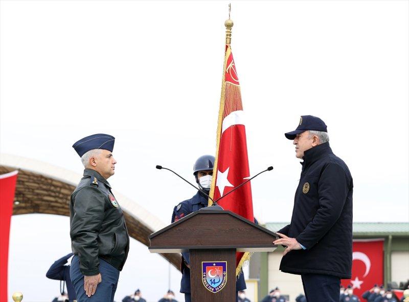 Bakan Hulusi Akar'dan 14. İnsansız Uçak Sistemleri Üs Komutanlığı'na ziyaret