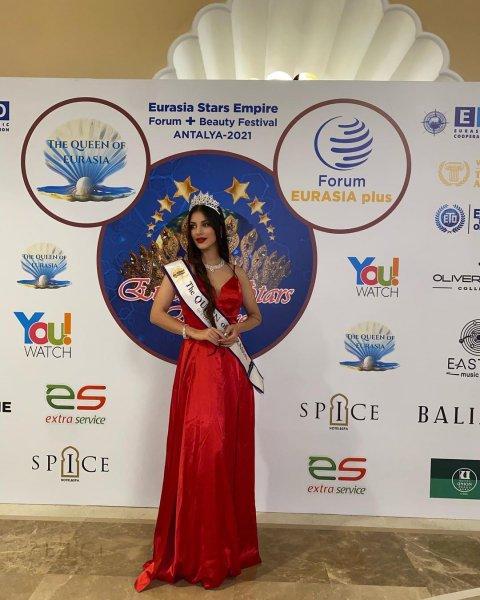 The Queen of Eurasia Güzellik Yarışması'nın birincisi Moujan Rajaei oldu