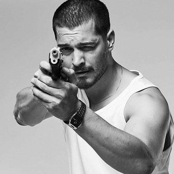 Çağatay Ulusoy sık sık imaj değiştiriyor