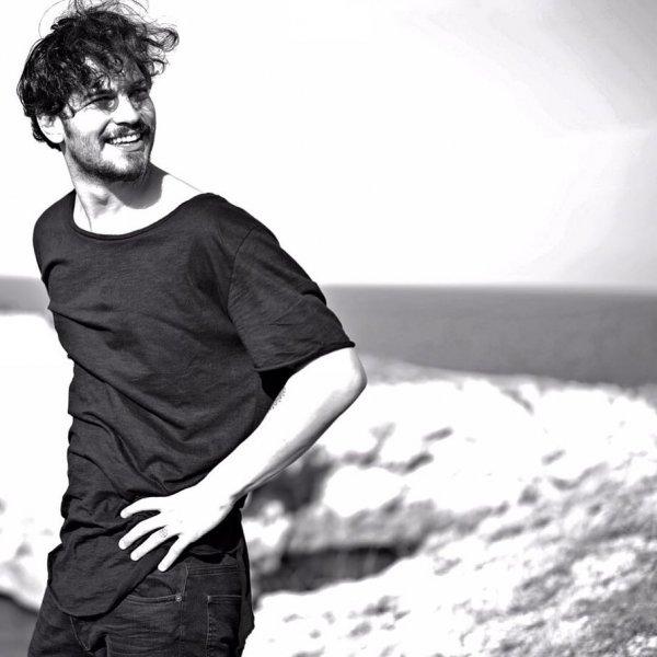 Çağatay Ulusoy sık sık imaj değiştiriyor