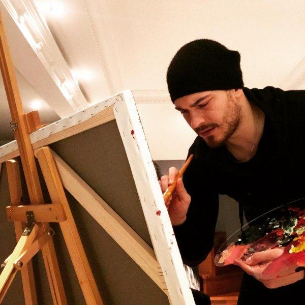 Çağatay Ulusoy sık sık imaj değiştiriyor