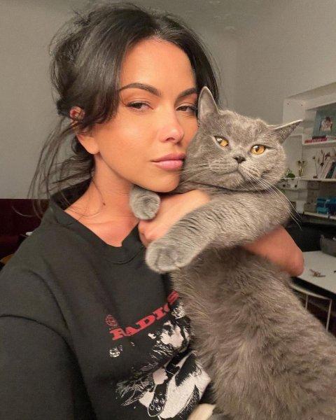 Dünya yıldızı Inna fotoğraflarıyla büyük beğeni topluyor