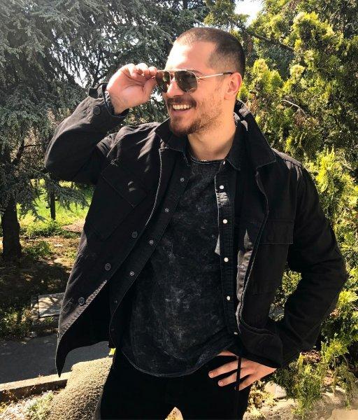 Çağatay Ulusoy sık sık imaj değiştiriyor