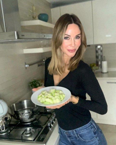 Güzel fiziği ile dikkat çeken Demet Şener'in paylaşımları