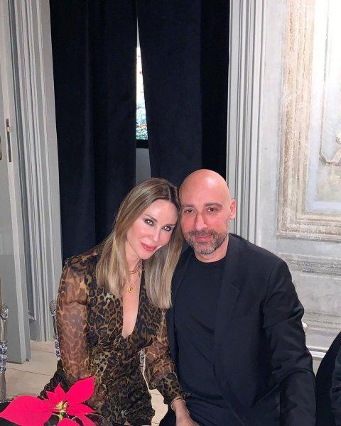 Güzel fiziği ile dikkat çeken Demet Şener'in paylaşımları