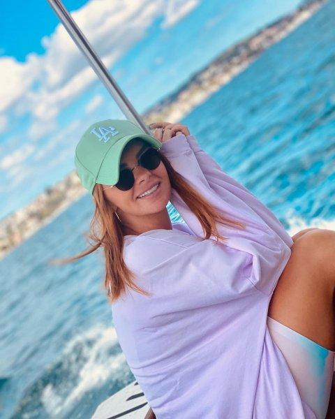 Pelin Karahan fit görüntüsüyle dikkat çekiyor