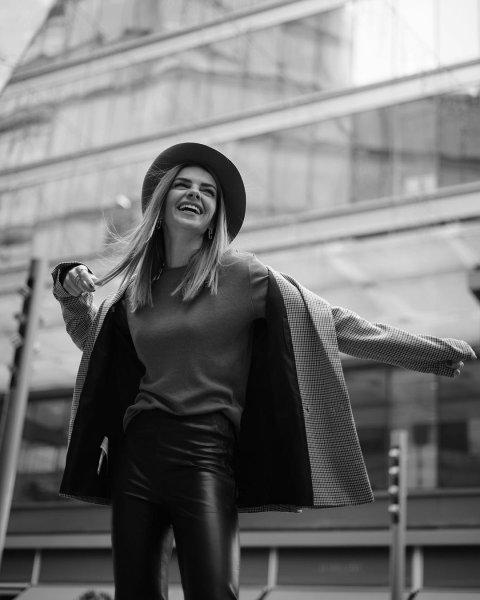 Pelin Karahan fit görüntüsüyle dikkat çekiyor