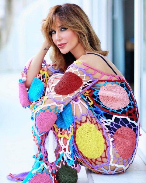 Güzel fiziği ile dikkat çeken Demet Şener'in paylaşımları