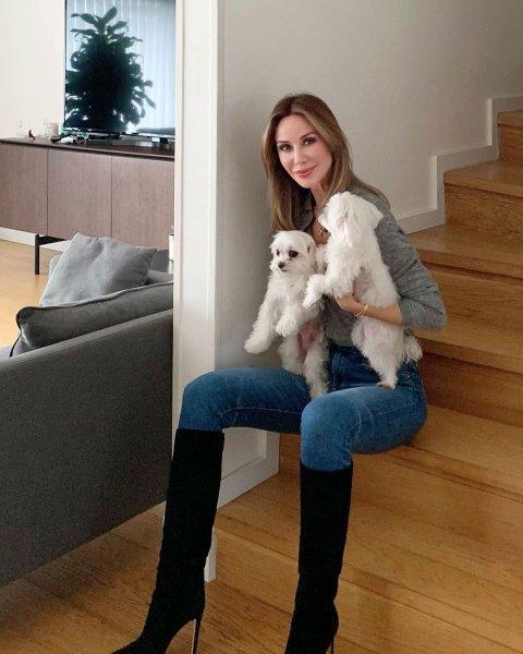 Güzel fiziği ile dikkat çeken Demet Şener'in paylaşımları