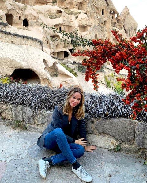 Güzel fiziği ile dikkat çeken Demet Şener'in paylaşımları