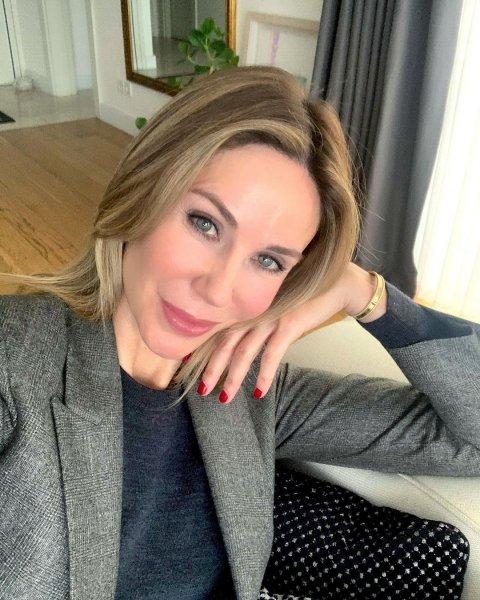 Güzel fiziği ile dikkat çeken Demet Şener'in paylaşımları