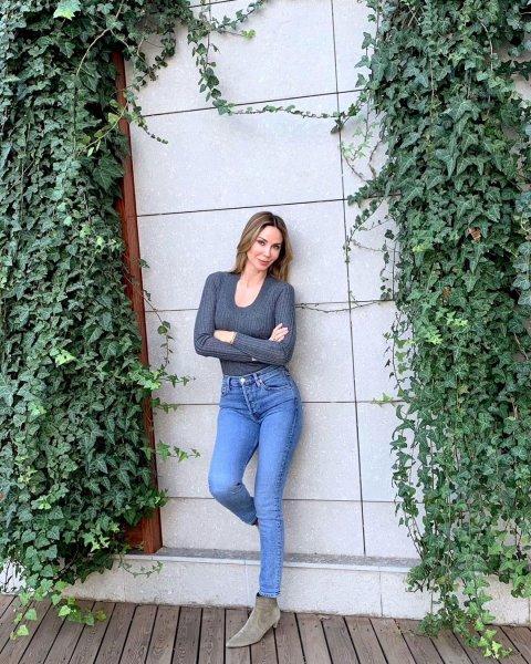 Güzel fiziği ile dikkat çeken Demet Şener'in paylaşımları