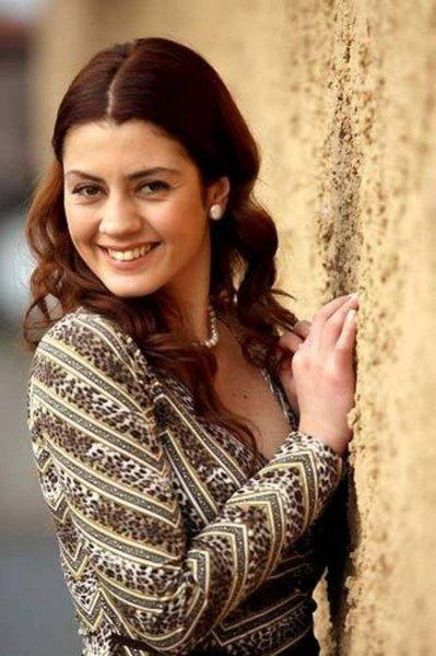 Yaprak Dökümü'nün Necla ve Leyla'sı değişim rüzgarına kapıldı