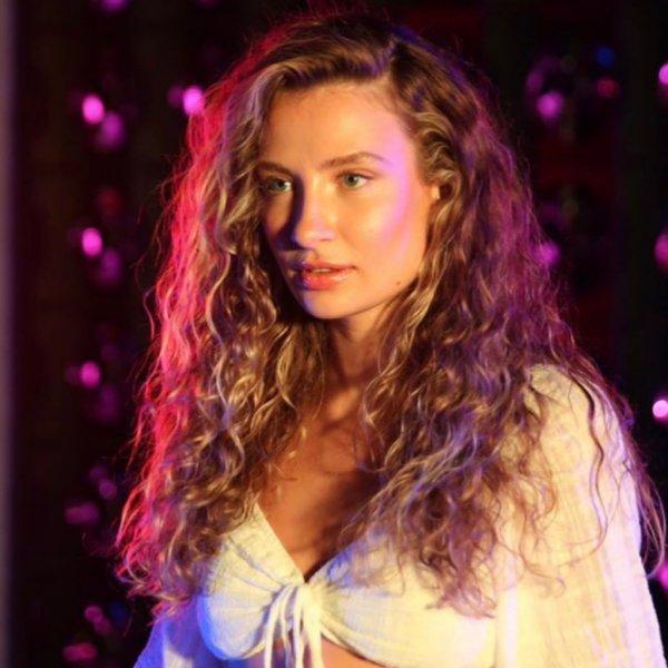 Son zamanların parlayan sesi Irmak Arıcı'nın kareleri