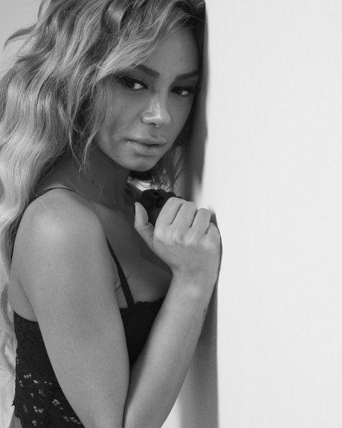 Oryantal Didem'den iddialı pozlar