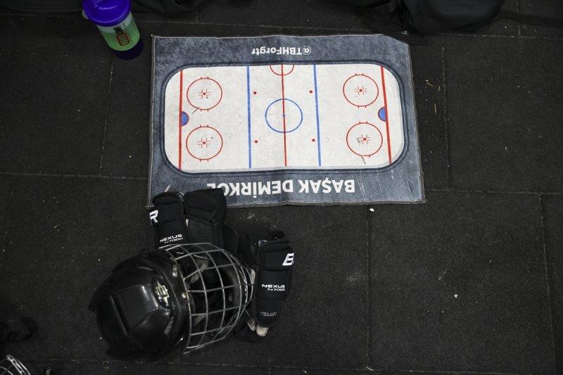 Gümüş Patenler Kadın Buz Hokeyi Takımı oyuncuları, tabuları yıkmak istiyor