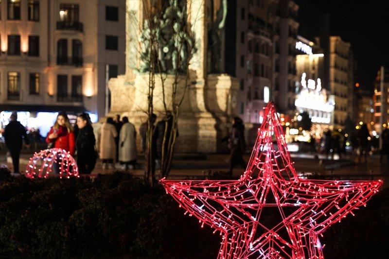 İstanbul'da yılbaşı hazırlıkları devam ediyor