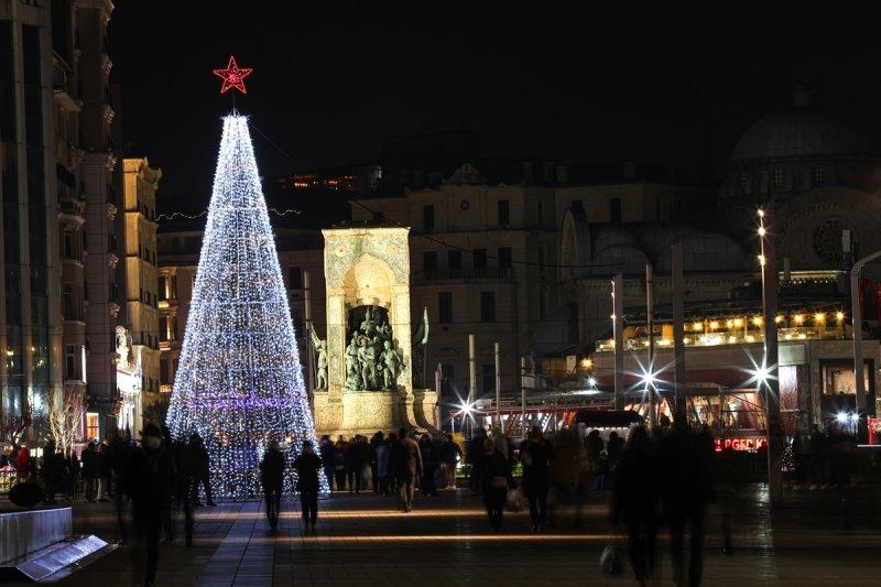 İstanbul'da yılbaşı hazırlıkları devam ediyor