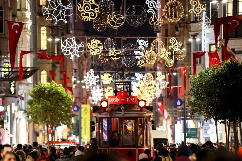 İstanbul'da yılbaşı hazırlıkları devam ediyor