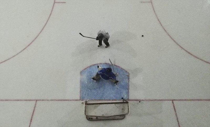 Gümüş Patenler Kadın Buz Hokeyi Takımı oyuncuları, tabuları yıkmak istiyor