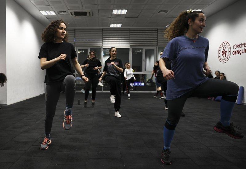 Gümüş Patenler Kadın Buz Hokeyi Takımı oyuncuları, tabuları yıkmak istiyor