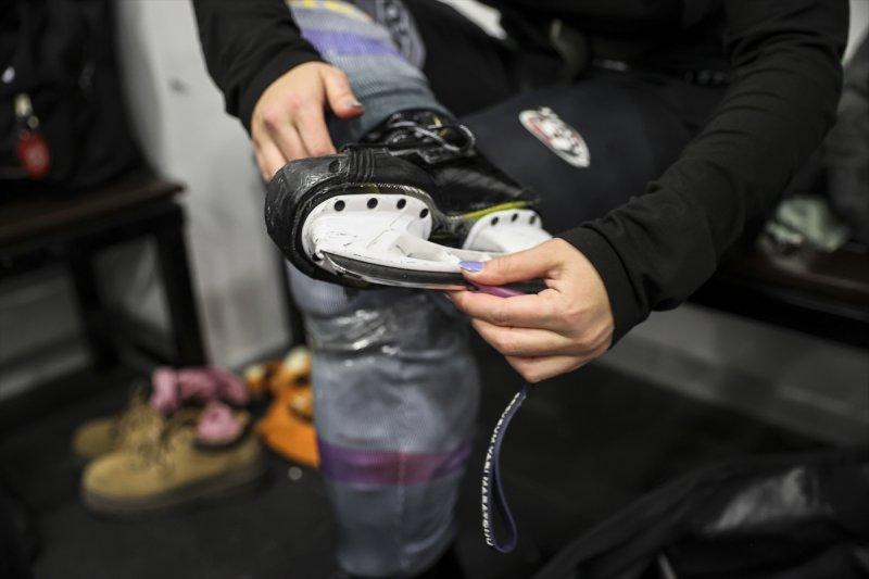 Gümüş Patenler Kadın Buz Hokeyi Takımı oyuncuları, tabuları yıkmak istiyor