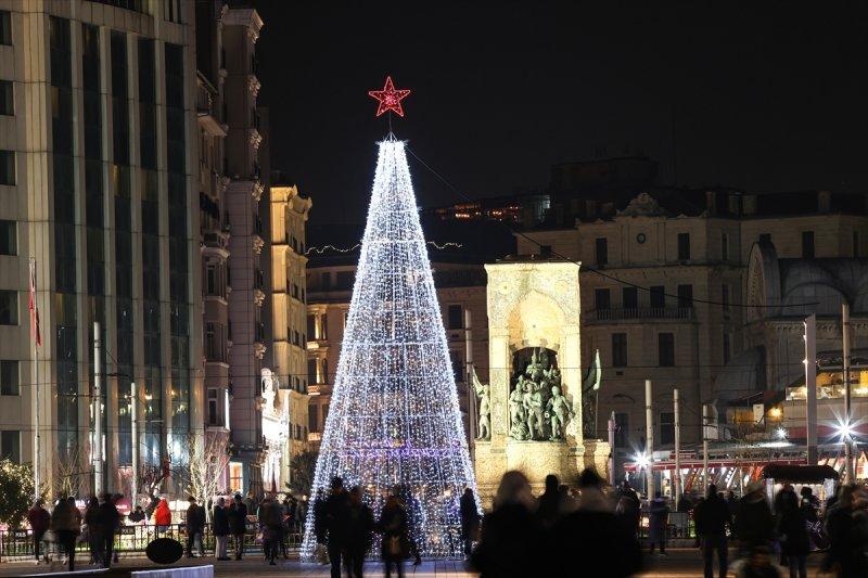 İstanbul'da yılbaşı hazırlıkları devam ediyor