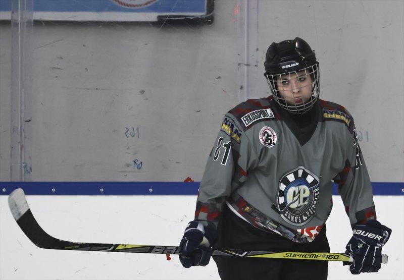 Gümüş Patenler Kadın Buz Hokeyi Takımı oyuncuları, tabuları yıkmak istiyor
