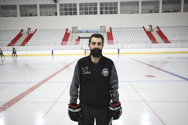 Gümüş Patenler Kadın Buz Hokeyi Takımı oyuncuları, tabuları yıkmak istiyor