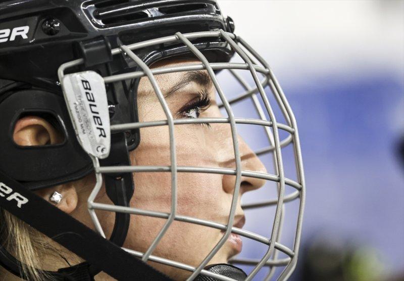 Gümüş Patenler Kadın Buz Hokeyi Takımı oyuncuları, tabuları yıkmak istiyor