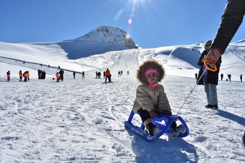 Hakkari'de kayak sezonu başladı