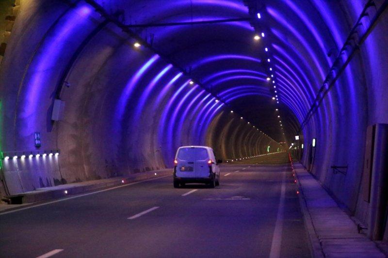 Ekonomiye katkı sağlayan Ilgaz Tüneli'nden kareler