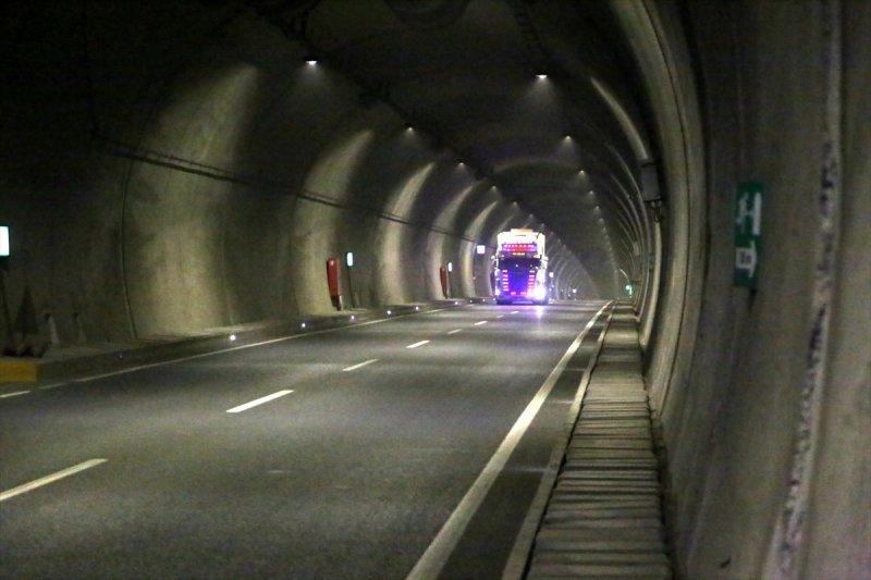 Ekonomiye katkı sağlayan Ilgaz Tüneli'nden kareler