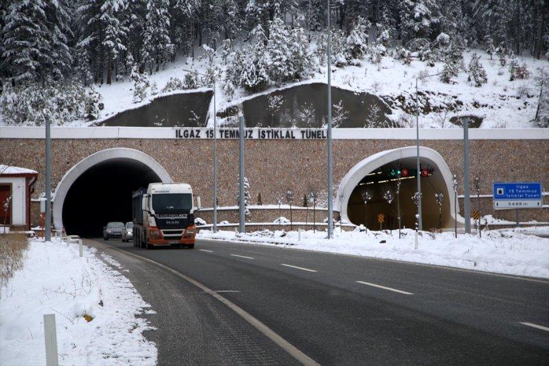Ekonomiye katkı sağlayan Ilgaz Tüneli'nden kareler