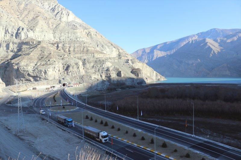 Bugün açılışı yapılan Pirinkayalar Tüneli'nden fotoğraflar