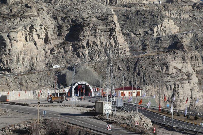 Bugün açılışı yapılan Pirinkayalar Tüneli'nden fotoğraflar