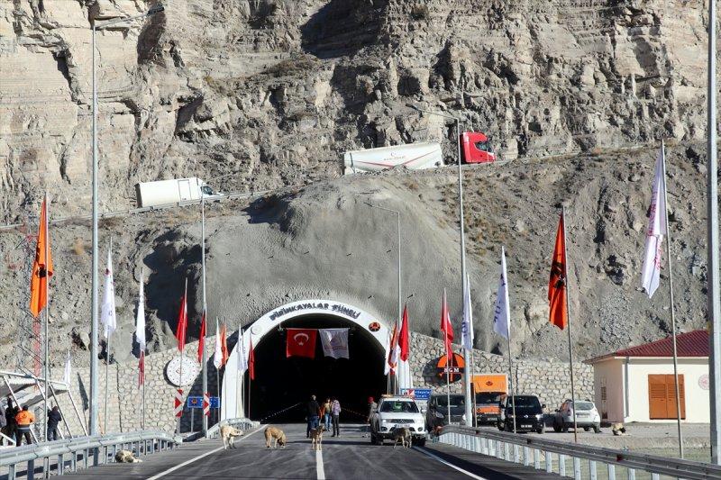 Bugün açılışı yapılan Pirinkayalar Tüneli'nden fotoğraflar