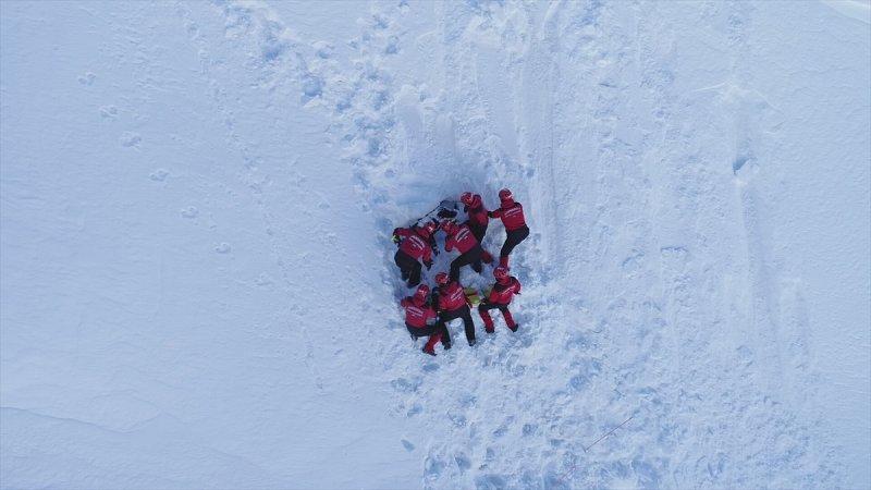 Mehmetçik Palandöken Dağı'nda çığ tatbikatı gerçekleştirdi